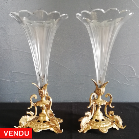 Paire de vase cornet en cristal et pied laiton