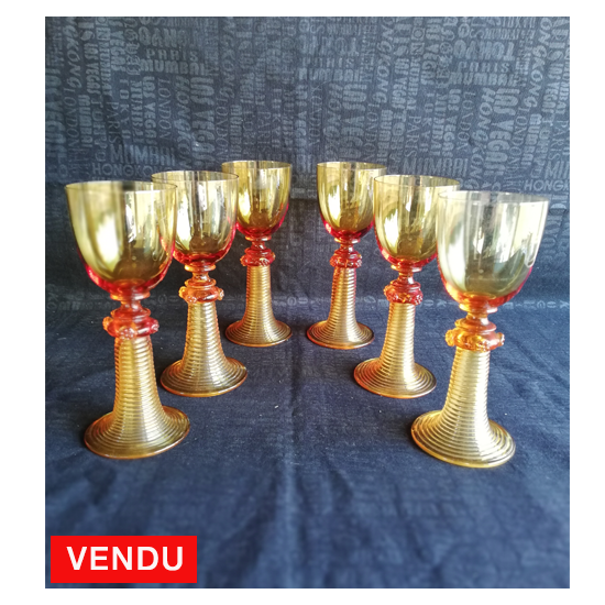 Verres anciens en cristal type Roemer ambre