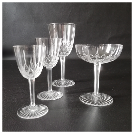 Baccarat - 37 verres en cristal taillé - modèle Epron