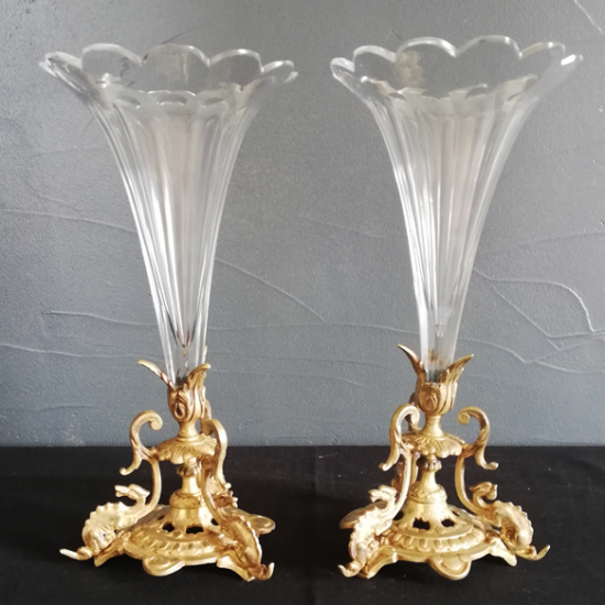 Paire de vase cornet en cristal et pied laiton